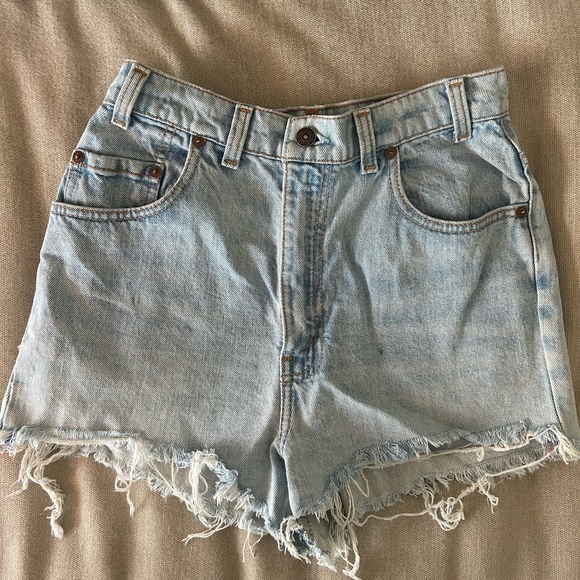 Levi’s Vintage Light Washed Distressed Denim Shorts - Picture 3 of 3